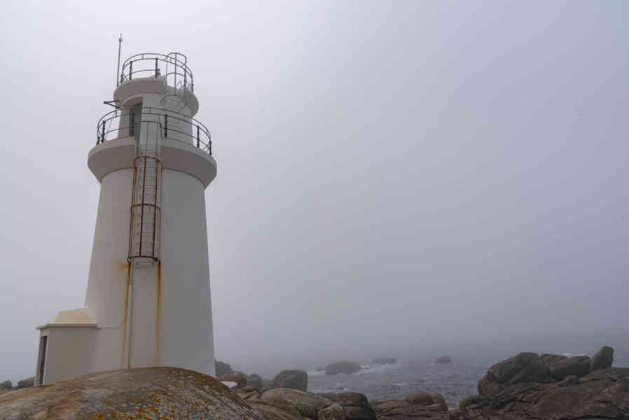 A Coruña 075 - Muxia - cabo Punta da Barca - faro Punta da Barca.jpg